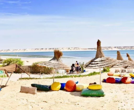 Vue panoramique de Dakhla entre mer et désert – destination nature au sud du Maroc